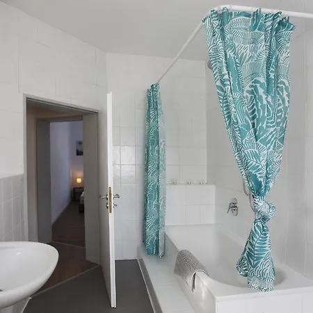*Schoene 2-Z.-Wohnung Mit Badewanne Und Okerblick* *